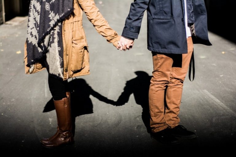 holding hands 1031665 1280