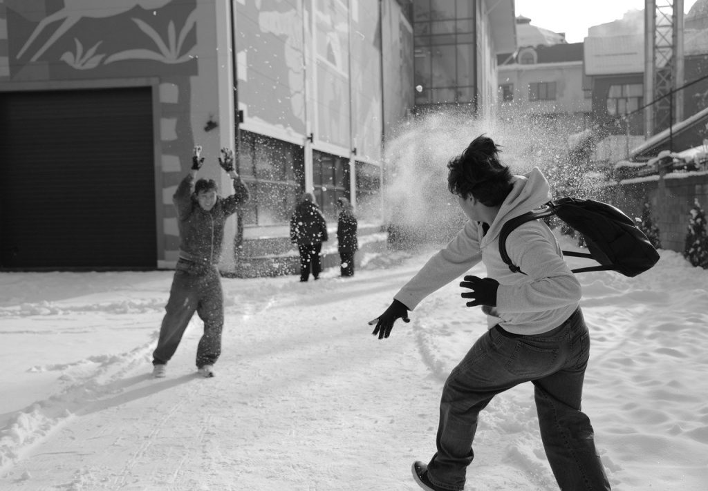 Schneeballschlacht